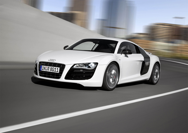 Illustration for article titled 2010 Audi R8 5.2 V10 Proves Ten Sounds Better Than Eight
